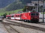 R844 mit HGe4/4II hat in Sedrun auf dem weg von Andermatt nach Disentis/Mustr einen zwischenstop in Sedrun gemacht (05.09.2004)