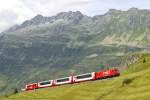 Ein Wahnsinnsmotiv vor der Kulisse der ber 2600 m hohen Berge. Zug Nr. 904 kommt 12:35 Uhr am gewhlten Fotomotiv zwischen Andermatt und Ntschen nach dem ersten Kehrtunnel vorbei. Von diesem Standpunkt kann man den Zug viermal in unterschiedlichen Hhen sehen... Loknummer habe ich leider nicht erkannt.Das Bild entstand am sehr sonnigen 29.07.2008.
