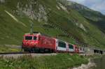 HGe 4/4 II 102 wird in Krze mit dem nur fnfteiligen Glacier-Express 909 den Zahnstangenabschnitt Richtung Ntschen erreichen. (27.7.12)