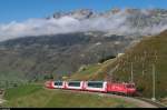 Am 7. September 2015 erklimmt ein Glacier Express etwas unterhalb der Haltestelle Nätschen die westliche Steilrampe des Oberalppasses. Ziel des Ausflugs war eigentlich die Gotthard Nordrampe, aber da das Wetter dort am Morgen noch bewölkt war, bin ich spontan weiter nach Andermatt-Nätschen gefahren.