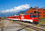 
Die HGe 4/4 II - 101 965-2 „Lungern“  der zb (Zentralbahn) erreicht mit ihren Extrazug, bestehend aus zwei B-Wagen und dem Steuerwagen ABt 943-6, am 25.09.2016 den Bahnhof Meiringen. 