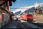 Am 27.03.2022 fährt hier MGB HGe 4/4 1 gerade in den Bahnhof von Sedrun ein