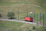 Diese Maschinen sind die einzigen noch verkehrenden Lokomotiven der MGB. Sie ziehen neben den Autoz�gen durch den Furkatunnel und einigen G�terz�gen nach Zermatt auch den Glacier Express von Zermatt nach Disentis. Hier als Lokzug aufgenommen am 04.07.2026 kurz vor Realp.