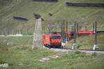 Hier f�hrt am 05.07.2026 eine Komposition kurz vor dem Oberalppass bergauf. Am Hang sind Lawinenverbauungen zu erkennen. Diese Bauten machten es m�glich, auch im Winter von Andermatt nach Disentis zu fahren.