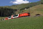 Diese Maschinen sind die einzigen noch verkehrenden Lokomotiven der MGB. Sie ziehen neben den Autoz�gen durch den Furkatunnel und einigen G�terz�gen nach Zermatt den Glacier Express von Zermatt nach Disentis. Diese Komposition erreicht am 05.07.2026 bald Rueras.