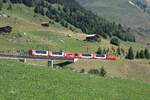 Der Glacier Express von Zermatt nach St. Moritz ist ein touristisches Higlight der Schweiz. Diese Komposition erreicht am 05.07.2026 bald Rueras.
