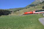 Der Glacier Express wurde so genannt, weil er von den Gletschern bei Zermatt zu denen bei St. Moritz f�hrt. Dabei durchquert er verschieden Landschaften, alpine, urbane und auch andere. Am 05.07.2026 f�hrt der Glacier Express durch die Bergwiesen Richtung Dieni.