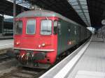 Dt 50 85 92-33 927 mit Ersatzzug fr IR 3218 im Bahnhof Olten, 11.09.2010.