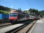 Zugskreuzung in Tavannes: Links; Ersatz Regio 5230, gefhrt mit einem 3-teiligem NPZ (560 118, REV) statt Domino, Rechts; Domino als Regio 5231 nach Sonceboz-Sombeval, 11.07.2011.