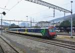 Domino Ersatz im Jura: NPZ RBDe 562 003-4 als Regio 5234 nach Solothurn, Abfahrbereit in Moutier, 22.12.2012.