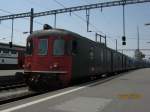 Dt 50 85 92-33 927 mit Ersatzzug nach Chur im Bahnhof Zrich HB, 10.07.2010.