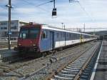 Ersatz RE 2953 mit dem fhrendem BDt 50 85 82-33 953-9, das hssliche Entlein. Dieser Ersatzpendel ist whrend dem Autosalon auf den RE Bern-Biel und Bern-Olten im Einsatz, da der planmssige Pendel als Extrazug an den Autosalon fhrt. Der Zug bestand aus einem BDt, AB EWII,4 B EWI, 2 A EWI (alles NPZ Wagen) und der Re 4/4 II 11151, Lyss, 10.03.2012.  