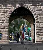 Auf der anderen Seite des Spalentores -     ...