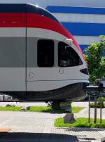 Detailaufnahme eines fr Weirussland hergestellten Stadler FLIRT.