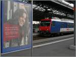 Interessant wie gut die Werbung, zumindest farblich, zu den alten  Kolibri -Zügen passt.
Lausanne, den 6. Feb. 2015

