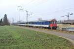 BDt EWII 50 85 82-33 933-1 an der Spitze eines KlB Pendels auf berfhrungsfahrt von Bure nach Basel, Courttelle, 13.01.2014.