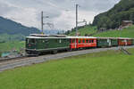 Luzerner Whiskyzügli 2021 Luzern-Meiringen-Luzern mit der HGe 4/4 l 1992  GISWIL , ehemals Brünigbahn, bei Lungern am 28. August 2021. Als Verstärkung mitgeführt wurde der ABt 923 der ehemaligen Luzern Stans Engelberg Bahn (LSE).
Foto: Walter Ruetsch