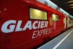 Schweizerischer kann es nicht mehr werden: Barwagen des Glacier-Express im Bahnhof Zermatt, 14.