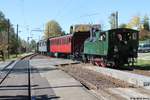Nebst dem grossen Fahrzeugtreffen mit diversen Gastloks - und triebwagen führte die DVZO auch eigenen traditionellen Dampfzüge zwischen Bauma und Hinwil. Ein solcher erreicht mit der Ed 3/4 2 ''Hinwil'' den Bahnhof Bäretswil.