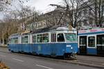 Be 4/6 Nr. 1674 wartet am 26. November 2017 bei der Usteriestrasse auf der Museumslinie 21 auf die Abfahrt.