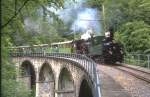 Museumsbahn Blonay-Chamby am Genfersee.Zug mit Lok ex.LEB G3/3 Nr.5  Bercher  (1890)und Lok ex.BAM G3/3 Nr.6 (SLM 1906)beim bekannten Fotopunkt auf dem Viadukt.Bei dieser Bahn ist auch die