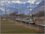 Ein IC DS mit einstckigem Zusatzpaket hat soeben den Rheintalexpress gekreuzt und fhrt Richtung Chur.