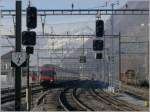 Ein IC2000 Dosto verlsst Sargans Richtung Chur und eine Re 4/4 II via Verbindungslinie nach Buchs SG.