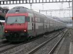 SBB - Doppelstock Pendelzug mit Steuerwagen bei der Ausfahrt aus dem Bahnhof von Winterthur am 01.01.2008