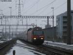 Re 460 054-0 ''Dreilndereck'' am 15.1.2010 mit einem IC nach Brig bei der Durchfahrt in Oberwinterthur.