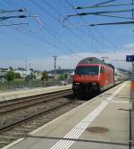 Re 460 073-0 mit IC 722 (Gallen - Zürich HB - Bern - Lausanne - Genève-Aéroport) am 24.7.2015 bei der Durchfahrt in Winterthur Hegi.