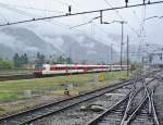 RegionAlps Dominos 13 und 08 abgestellt in Domodossola. Whrend dem die Gste den Markt besuchten wurde der Extrazug neben dem Bahnhof abgestellt, 20.04.2013.