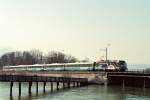 Re 456 093 mit VAE Luzern-Romanshorn auf dem Seedamm zwischen Rapperswil und Hurden im Mrz 2005.