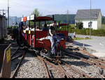 Feld und Werkbahn Freunde in Otelfingen am Tag der offenen Tür unterwegs mit einem Personezug auf dem Areal in Otelfingen am 14.09.2019