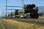 Bahntransport von Raupenpanzer Leopard 87
Beim Fotografieren von Güterzügen lohnt sich auch ab und zu noch ein Blick auf den Zugschluss.
Vier Sonderflachwagen mit Drehgestellen vom Typ Simmnps-y 33 85 473 4 110-149, beladen mit Pz 87 Leo WE, konnten bei diesem Güterzug am 15. Januar 2019 in Önsingen beobachtet werden.
Foto: Walter Ruetsch   
 