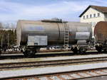 SBB - Güterwagen von Typ Zces 23 85 737 5 868-3 im Bahnhofsareal von Herzogenbuchsee am 03.04.2018