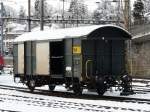 Schweizer Post - Abgestellter Postwagen 50 85 00-33 194-9 im Bahnhof von Bern am 12.12.2008