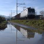 Schweizer Zucker AG, Zuckerfabrik Aarberg, Kampagne 2025: Akiem 189-102 + 10 Eaos/Eas, Zug 69443 Aarberg-Zweidlen, Leerwagenzug für den Zuckerrübenverlad, Lyss, 13.