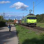 Schweizer Zucker AG, Zuckerfabrik Aarberg, Kampagne 2025: Re 465 010-7 + Re 465 003-2 (oder Re 465 002-4?) + 25 Eaos/Eas, Zug 69455 Genève-La Praille-Aarberg, Aarberg, 27.