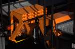 Detail eines WACOSA safe tank car, hier Blick auf die EST Suprapuffer G2 - 100 MB und die Aufkletterschutzmodule, aufgenommen aus dem EC  Hungaria vor Decin.07.03.2014 09:39 Uhr.
Der Fotograf dankt allen Bahnbilderfreunden, die ihm  halfen, die   orangenen Trittstufen  zu identifizieren. 