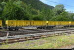 Marti Tunnel AG - G�terwagen Sggmrrs-z  37 85 493 4 001-6 abgestellt im Bahnhofsareal von  Reuchenette-Pery am 11.07.2026 