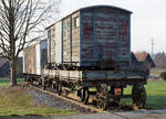 Eisenbahnraritäten in Frauenfeld

Zypen Doppelspeichenachse mit Baujahr 1887 (ehemals RHB)
M4 257 mit Baujahr 1898 (ehemals RHB)
Gk 206 mit Baujahr 1889 (ehemals SGA/AB)
Kühlwagen P 23 85 849 1801-1 mit Baujahr 1951 (ehemals Sais)

Beim Gk 206 handelt es sich um den zweiten noch existierenden Güterwagen dieser Bauart der SGA/AB.

Der Kühlwagen der bereits im Frühjahr unter BB.de eingehend behandelt wurde, wechselte am 2. März 2016 seinen Standort von Busswil nach Frauenfeld.
Während vielen Jahren bereicherte er die Fahrzeug Sammlung des NBCB.

Der Retter sowie Besitzer dieser Raritäten ist die Gesellschaft IG Schiene Schweiz (9. Dezember 2016).

Foto: Walter Ruetsch  