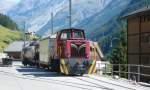 Diesellok der Matterhorn Gotthard Bahn steht am 18.8.2007 mit einem Gterzug in Zermatt