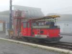 MGB - Dienstfahrzeug Xmh 1/2  4963 zusammen mit einem Leiterwagen abgestellt auf dem Oberalppass am 17.09.2010