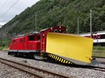 E-Lok HGe 4/4 15 mit schneepflug X 2901 abgestellt im depot Brig - 08-06-2016