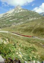 MGB exFO GLACIE-EXPRESS A 900 von Brig nach Disentis am 05.09.1997 kurz nach Oberalp-Tunnel mit E-Lok HGe 4/4II 105 - RhB B 2430 - Br 4295 - RhB B 2377 - BVZ A 2076 - B 4264 - B 4288 - BVZ B 2286.