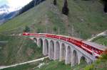 MGB FO-GLACIER-EXPRESS H 20903 von Chur nach Zermatt am 28.05.1992 auf Bugnei-Viadukt mit FO-Zahnrad-E-Lok HGe 4/4II 104 - FO ABt - FO PS - RhB A - BVZ A - BVZ B -RhB B - FO B.