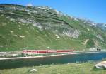 MGB FO-GLACIER-EXPRESS C 904 von Zermatt nach Davos Platz/St.Moritz am 07.08.1992 am Oberalpsee kurz vor der groen Lawinengalerie mit FO-Zahnrad-E-Lok HGe 4/4II 108 - RhB WR 3815 - RhB A 1253 - FO B