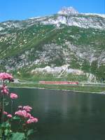 MGB FO-REGIONALZUG 239 von Gschenen nach Disentis am 07.08.1992 auf Oberalppass mit Zahnrad-Triebwagen Deh 4/4II 96 - B 4285 - B 4286 - ABt 4181.
