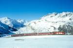 MGB FO-DIENSTZUG 6829 von Oberalppass-Calmot nach Andermatt am 15.02.1998 etwa 400m unterhalb von Ntschen mit Steuerwagen voraus ABt 4158 - B 4282 - B 4281 - Zahnrad-Gepcktriebwagen BDeh 4/4II 93.