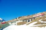 MGB FO-AUTOTRANSPORTZUG 4346 Von Andermatt nach Sedrun am 15.02.1998 auf neuer Kantonalstraenbrcke und Falken-Fiadukt mit Zahnrad-E-Lok HGe 4/4II 105 - Sklv 4832 - Sklv 4834 - Rvw 4798 - Sklv 4833 -